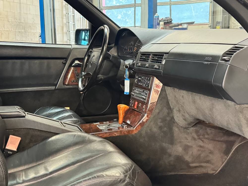 Mercedes-Benz R129 SL interior