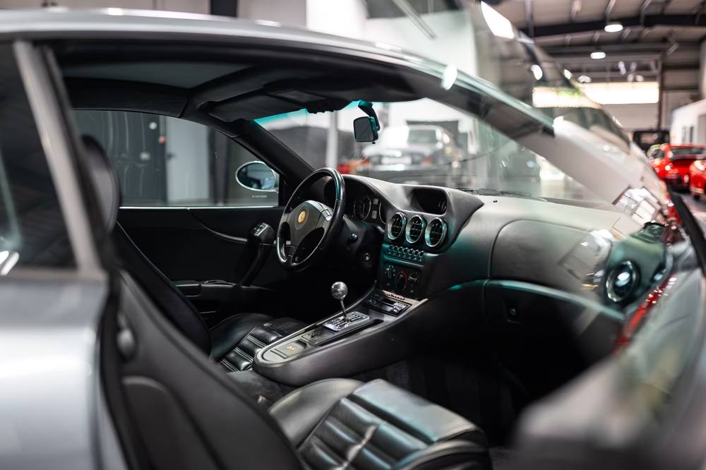 Ferrari 550 Maranello interior with gated shifter