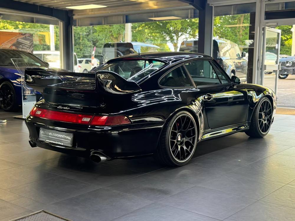 Porsche 993 Turbo rear three-quarter