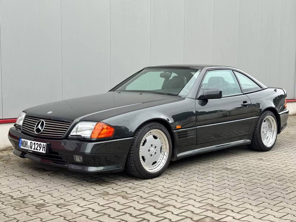 Mercedes-Benz R129 SL AMG in black, front three-quarter